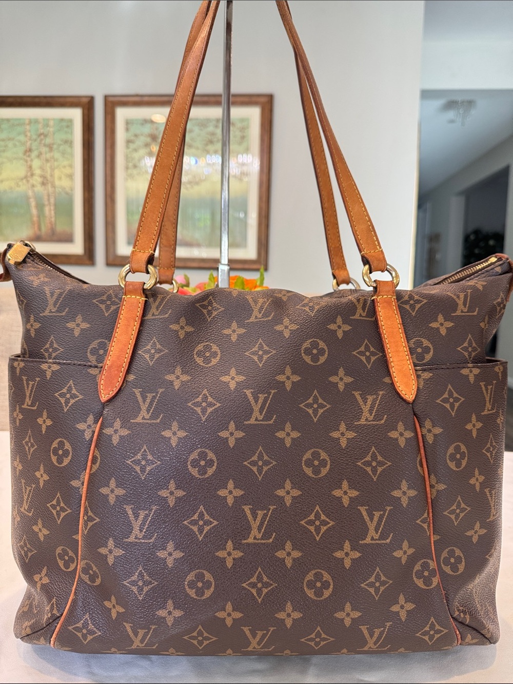 Authentic Louis Vuitton Totally Monogram GM bag - Picture 4 of 16